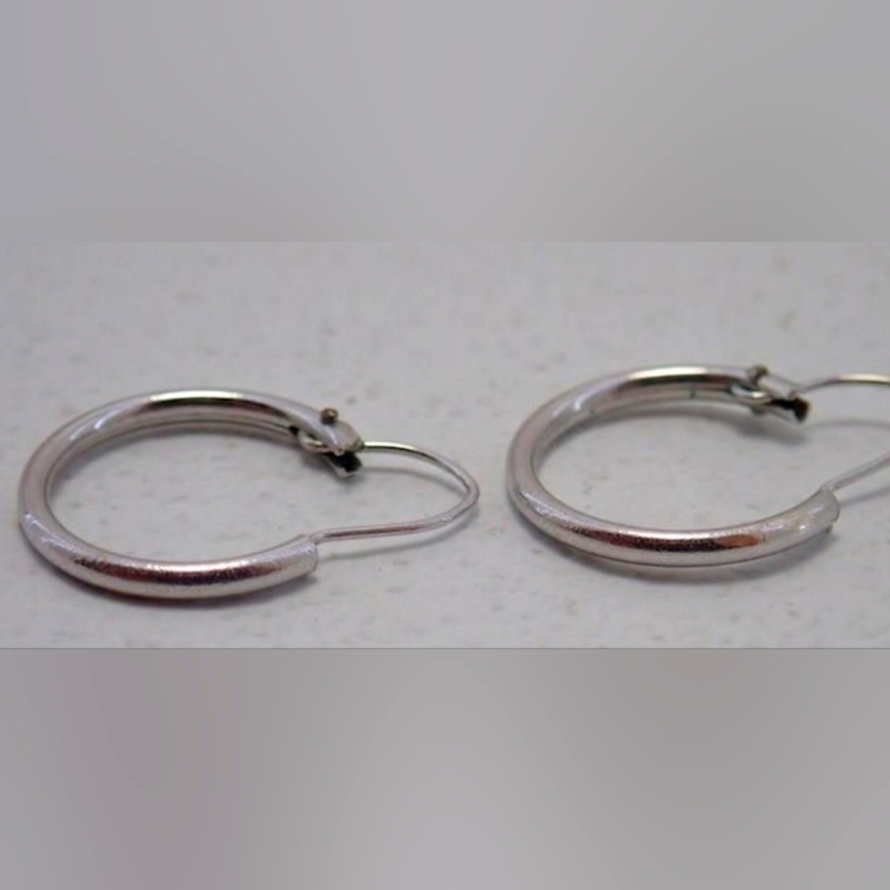 10 k white gold hoop earrings